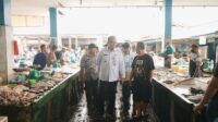 Pj Gubernur Sugito Sidak Pasar Tanjungpandan, Pastikan Harga dan Stok Bahan Pokok Stabil