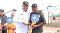 Pj Gubernur Babel Resmikan Rumah Layak Huni dan Tanam Pohon untuk Suku Sawang di Selinsing