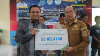 Bupati Algafry Sampaikan Pesan Penting Usai Serahkan Bantuan Sarpras Perikanan Tangkap kepada Nelayan