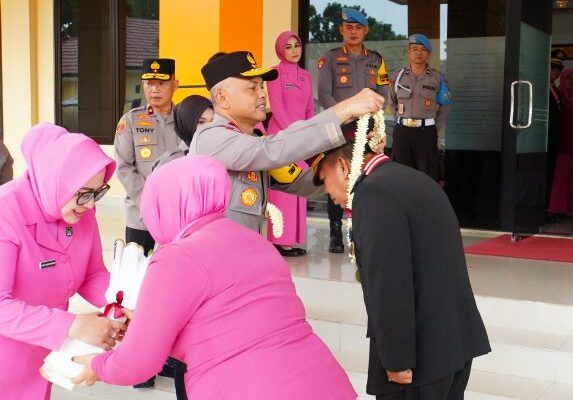 Pengabdian Puluhan Tahun, Kapolda Babel Apresiasi Loyalitas 21 Personel Purna Tugas