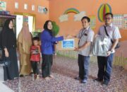 PT Timah Serahkan Bantuan Laptop untuk TK Pelangi di Bangka Tengah