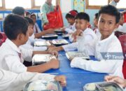 Antusias! Siswa SDN 4 Puding Besar Nikmati Program Makan Bergizi dari PT Timah