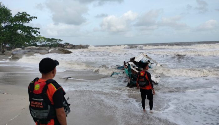 Diterjang Ombak Besar di Pulau Lampu, Dua Nelayan Selamat, Seorang Remaja Hilang