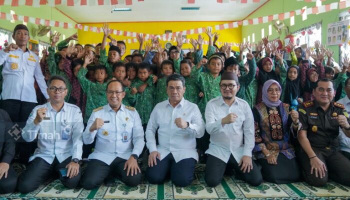 Wakil Menteri Desa Tinjau Simulasi Program Makan Bergizi PT Timah untuk Pelajar di Bangka Tengah