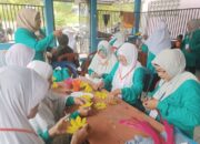 PT Timah Salurkan Bantuan Seragam untuk Sekolah Lansia Pertama di Bangka Barat