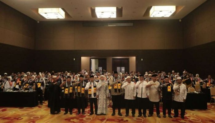 Penuh Haru, Bupati Bangka Tengah Lepas 164 Calon Jamaah Haji