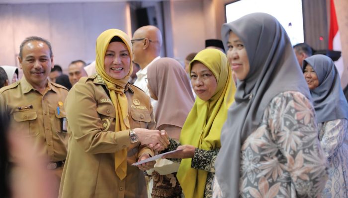 Wagub Hellyana Serahkan Tali Asih kepada 52 Purnabakti ASN Pemprov Babel