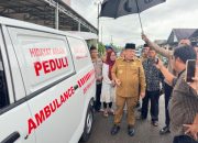 Gubernur Hidayat Salurkan Ambulans untuk Warga Pangkal Buluh