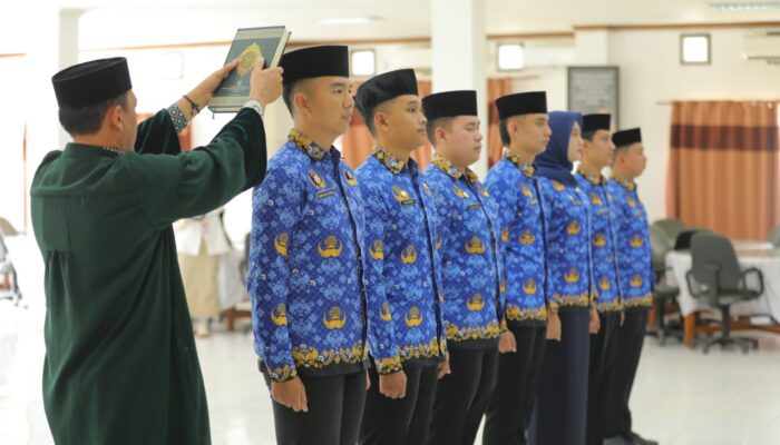 Tujuh Lulusan IPDN Resmi Dilantik Jadi PNS Pemprov Babel