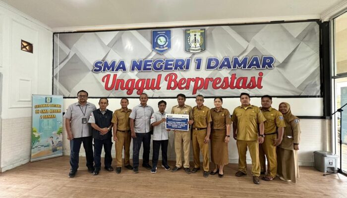 PT Timah Tbk Bantu Tingkatkan Sarana Pendidikan di SMAN 1 Damar Belitung Timur