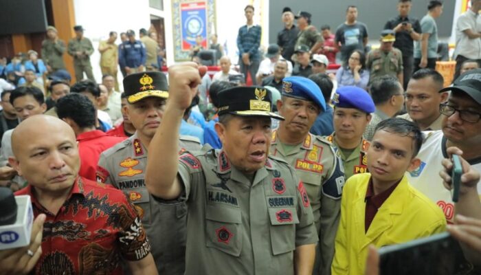 Temui Mahasiswa Demo di DPRD, Gubernur Hidayat: Aspirasi Mereka Suara Rakyat