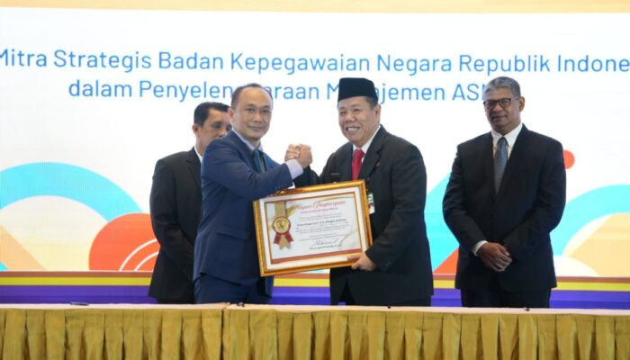 Pemprov Babel Raih Juara, Gubernur Hidayat Terima Anugerah BKN Award
