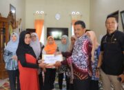 Pj Sekda Serahkan Santunan ASN Peduli dan KORPRI ke Keluarga Almarhum Andi