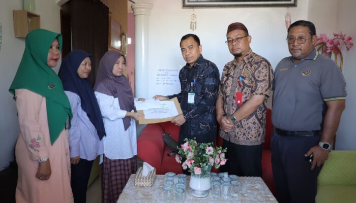 Keluarga Guru Olahraga SMK Negeri 1 Pangkalpinang Terima Santunan dari Pemprov Babel