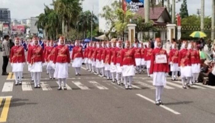 Ratusan Peserta Meriahkan Pawai HUT ke-80 RI di Pangkalpinang