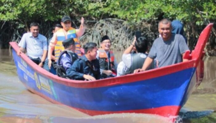 Bupati Bateng Serahkan Bantuan Kapal dan Alat Tangkap untuk Tingkatkan Kesejahteraan Nelayan Kurau