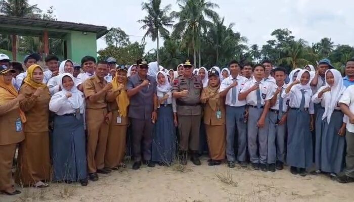 Siswa SMK Selat Nasik Antusias Sambut Gubernur Babel