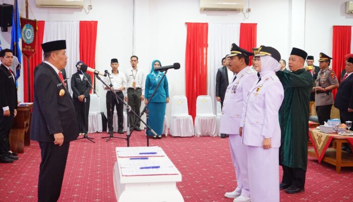 Prof Saparudin dan Dessy Ayutrisna Resmi Dilantik Sebagai Wali Kota dan Wakil Wali Kota Pangkalpinang