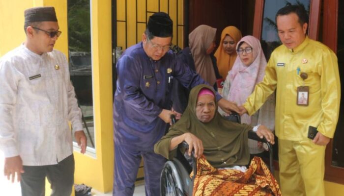 Nenek Asal Sumsel Ditemukan Tanpa Tujuan di Bateng, Kini Dipulangkan dengan Pendampingan Dinsos