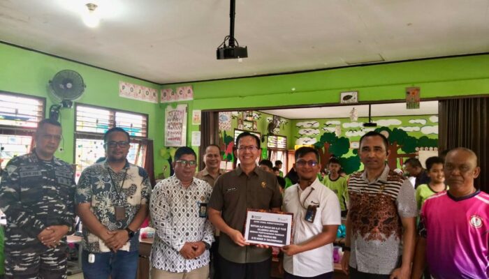 DPN Tinjau Program MBG di Belitung, PT Timah Serahkan Peralatan Makan dan Alat Tulis ke Siswa SDN 24