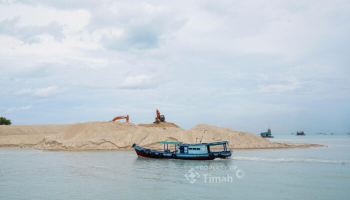 PT Timah Keruk Muara Air Kantung, Nelayan Harap Akses Kapal Kembali Lancar