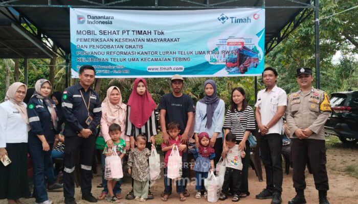 Dukung Penanganan Stunting, PT Timah Serahkan Puluhan Paket Makanan Tambahan untuk Warga Teluk Uma