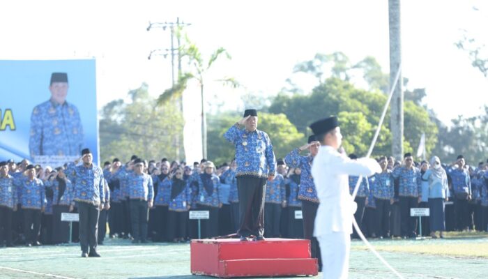 ASN Diminta Tingkatkan Disiplin, Gubernur Hidayat Ingatkan Jam Kerja saat Pimpin Upacara KORPRI