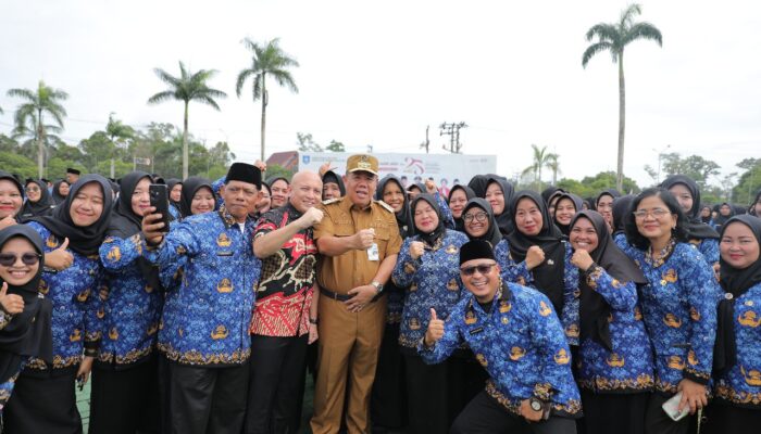 Gubernur Hidayat Arsani Serahkan 2.869 SK PPPK Paruh Waktu