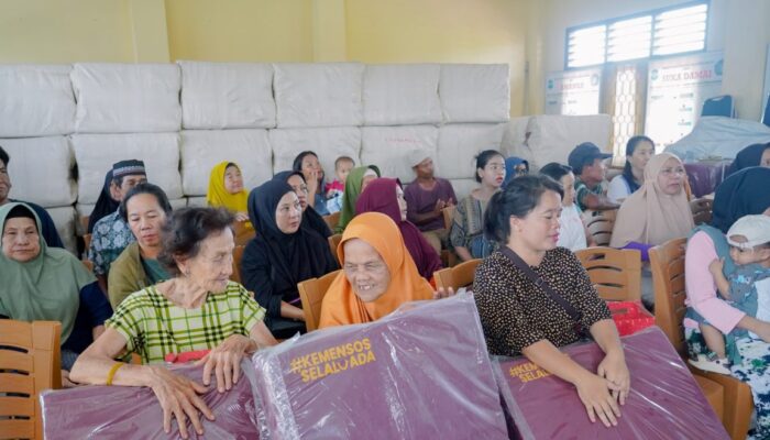 Ratusan Warga Terdampak Rob Terima Bantuan, Wali Kota Pangkalpinang Ungkap Solusi Jangka Panjang
