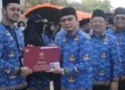 Pemkab Bangka Tengah Gelar Upacara HUT ke-54 Korpri, Bupati Algafry Serahkan Penghargaan ASN