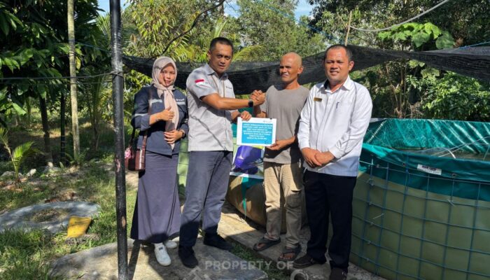 Dukung Ekonomi Warga, PT Timah Serahkan Bioflok dan Bibit Ikan di Desa Gemuruh