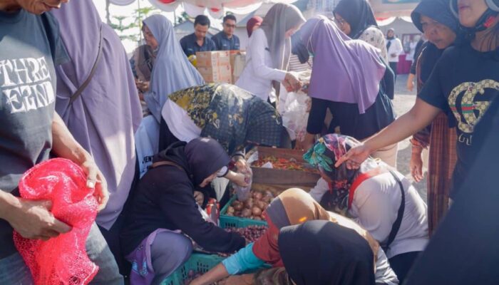 Diserbu Ratusan Warga, Gerakan Pangan Murah di Gabek Jual Beras dan Sayur di Bawah Harga Pasar