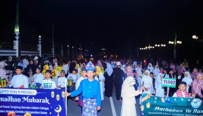 Ribuan Warga Meriahkan Pawai Tanglong Sambut Ramadan 1447 H di Sungailiat