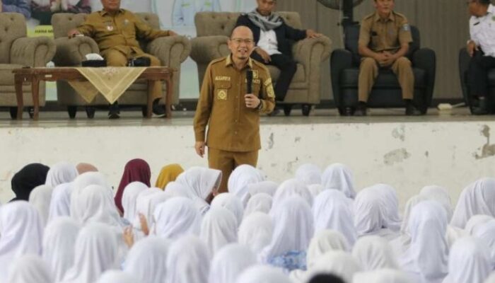 Bupati Algafry Rahman Tekankan Pentingnya Adab dan Karakter di Pesantren Kilat SMPN 1 Koba