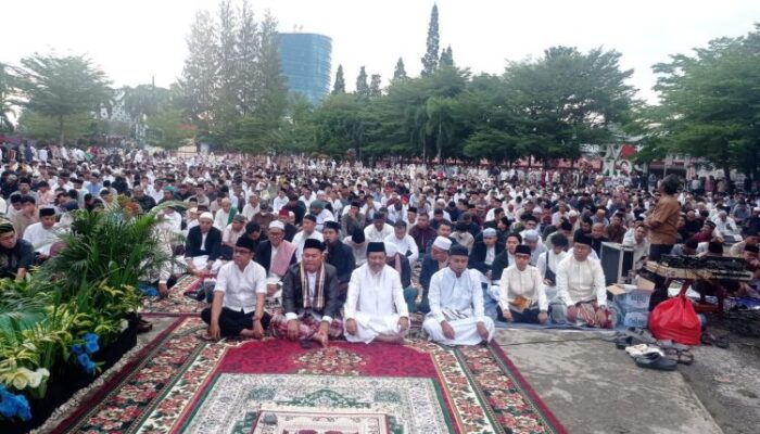 Ribuan Warga Salat Id di Taman Merdeka, Wali Kota Pangkalpinang Sampaikan Doa dan Harapan