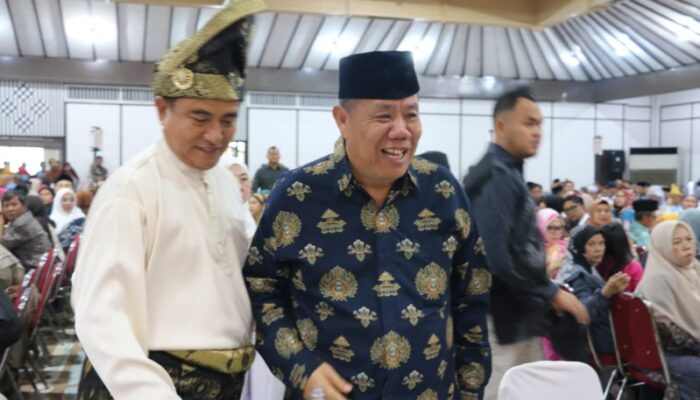 Lestarikan Tradisi, Gubernur Hidayat Hadiri Halalbihalal dan Festival Bedulang IKMB