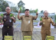 Tanam Padi di Namang, Gubernur Hidayat Perkuat Ketahanan Pangan