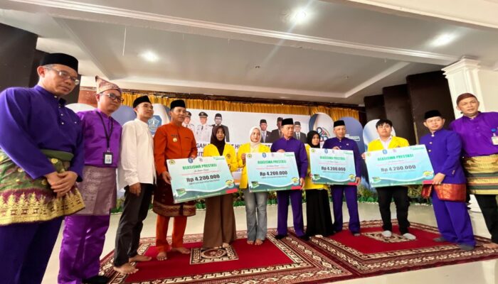 4 Mahasiswa Institut Pahlawan 12 Terima Beasiswa, Bank Sumsel Babel Syariah Kucurkan Rp16,8 Juta