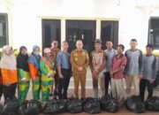 Ratusan Petugas Kebersihan Bangka Tengah Terima Bingkisan Lebaran dari Pemkab dan BPRS Koba