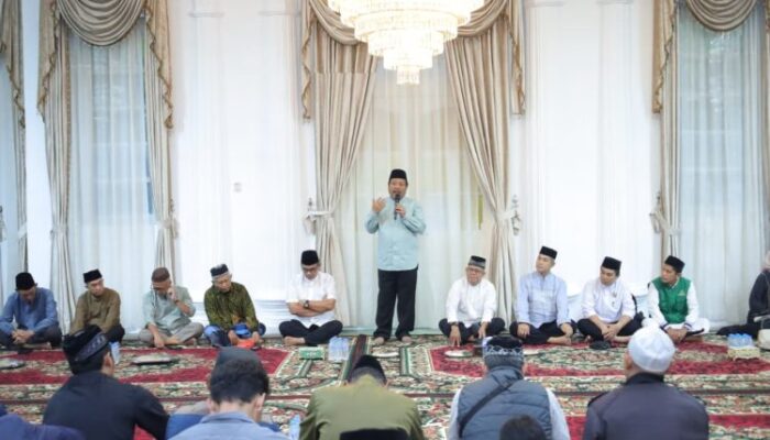 Buka Puasa Bersama OPD, Wali Kota Pangkalpinang Santuni Anak Yatim