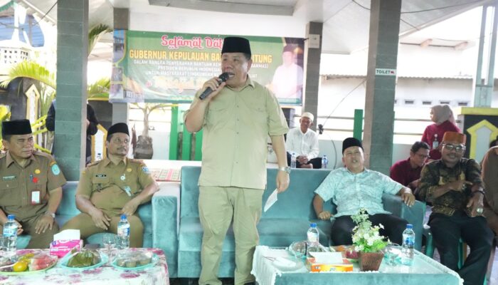 Gubernur Hidayat Serahkan Sapi Kurban Bantuan Presiden di Sungailiat, Bobotnya Capai 1 Ton