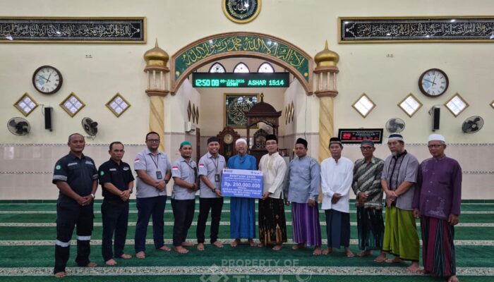 PT Timah Bantu Perbaikan Fasilitas Masjid Agung Darussalam Manggar