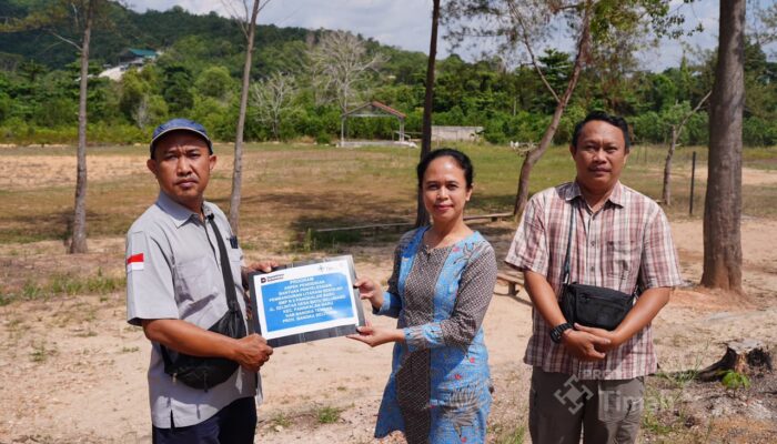 PT Timah Salurkan Bantuan Sarana Pendidikan, Dukung Kreativitas dan Literasi Siswa SMPN 2 Pangkalan Baru