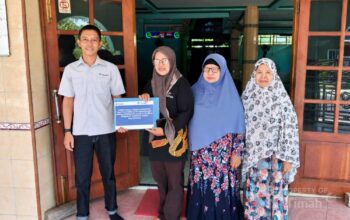 Majelis Taklim Al Istiqomah Terima Bantuan Alat Rebana dari PT Timah