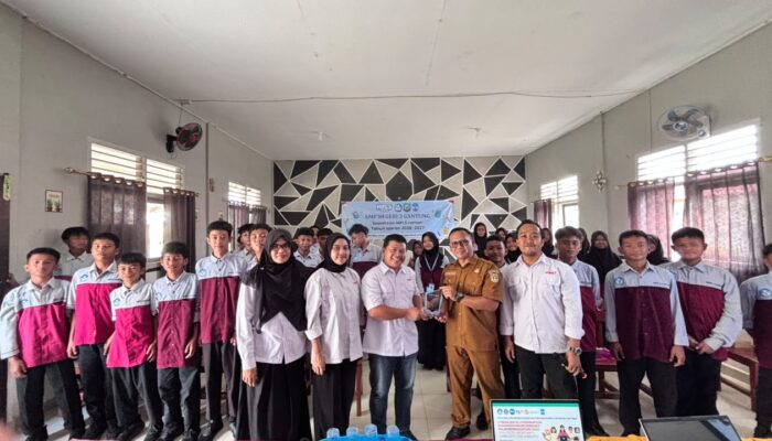 Akademisi UBB Ajak Pelajar SMP Negeri 3 Gantung Jadi Generasi Cerdas Digital dan Sadar Hukum