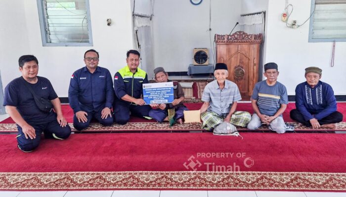 PT TIMAH Salurkan Bantuan untuk Renovasi Masjid Al Fatah di Belitung Timur