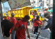 Ratusan Petugas DLH Pangkalpinang Dikerahkan Bersihkan Sampah Pawai HUT ke-81 RI