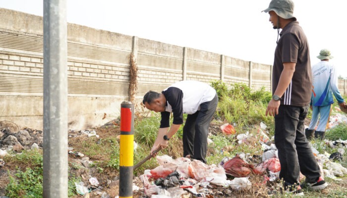 Pemkot Pangkalpinang Bersihkan Sampah di Jalan Menuju TPI, Warga Diimbau Tak Buang Sembarangan