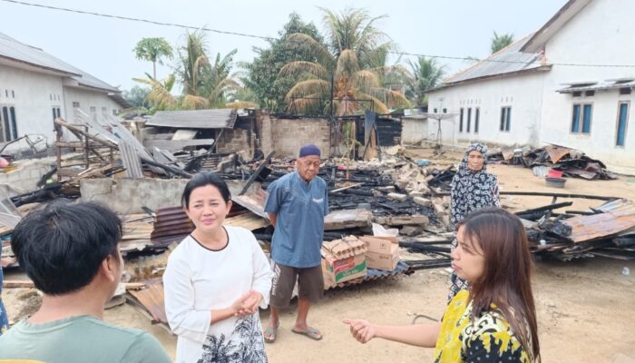 Rumah Nenek Sama Inun Ludes Terbakar, Rina Tarol Upayakan Bantuan Rumah Layak Huni